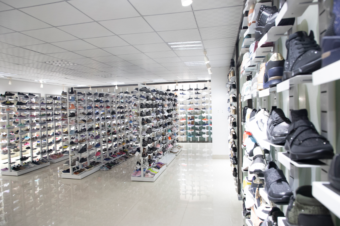 Quanzhou Huake Import and Export Trading Co., Ltd. – football shoes 3