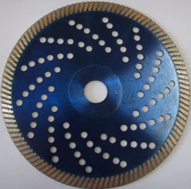 Diamond turbo saw blade with hole