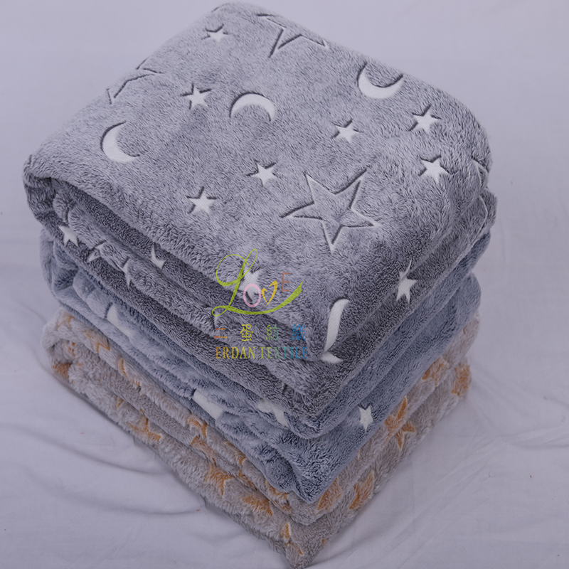 100% polyester customized star moon design glow in dark flannel plush