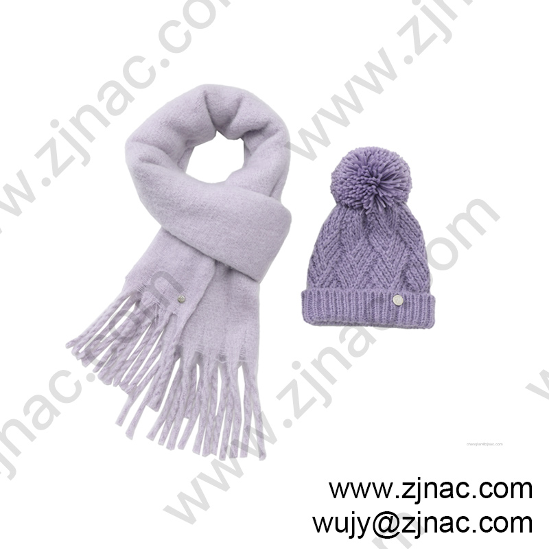 Chunky Knit Scarf and Chunky Knit Beanie Gift Set