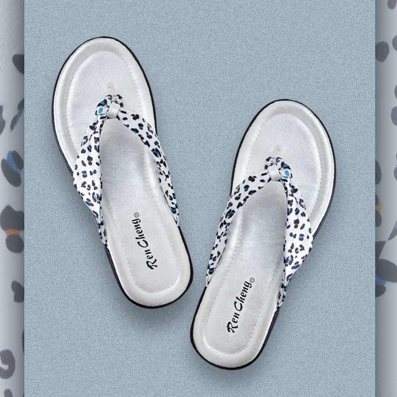 Women's Flip Flop With Leopard Print Polyester Upper