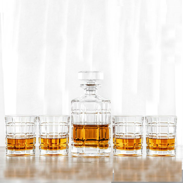 Whiskey glass set