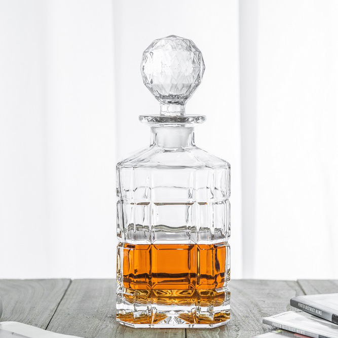 Whiskey decanter