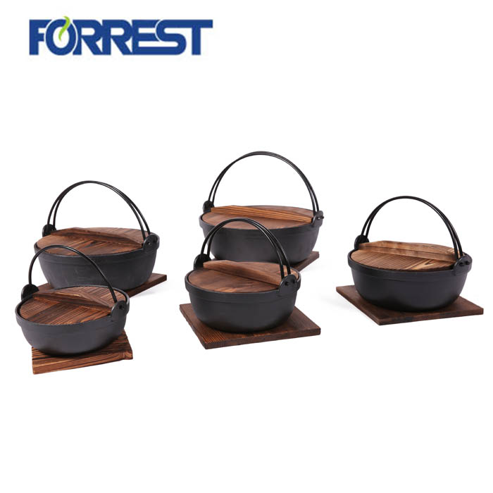 Cast iron pot