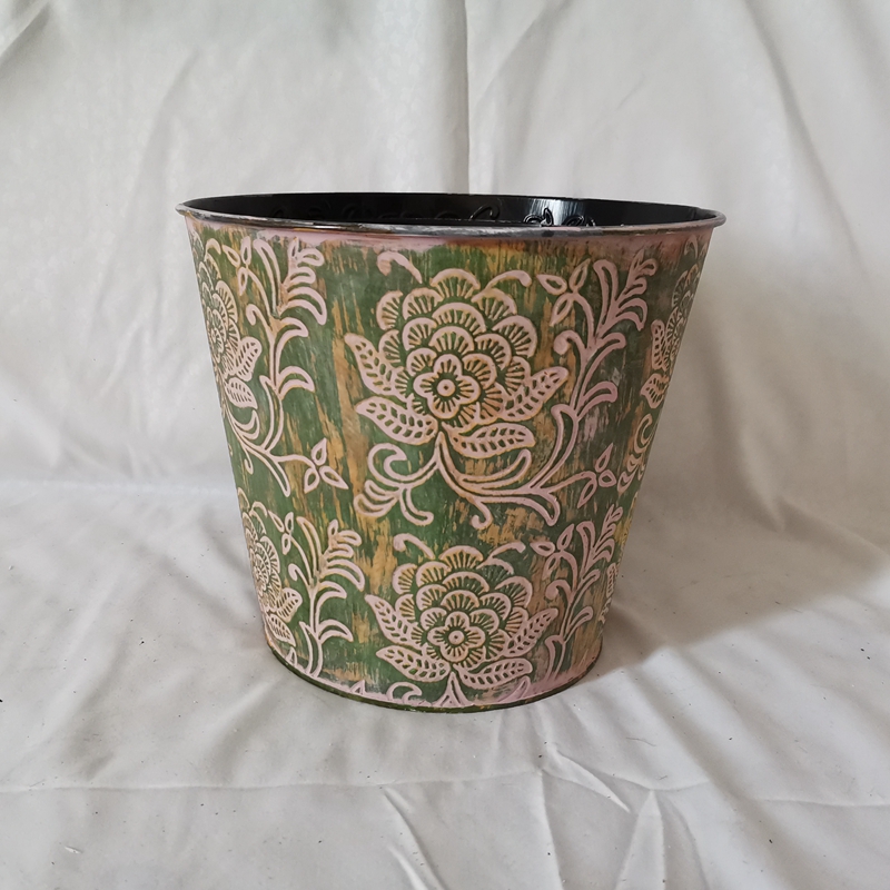 Round zinc pot