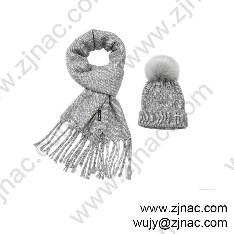 Chunky Knit Scarf and Chunky Knit Beanie Gift Set
