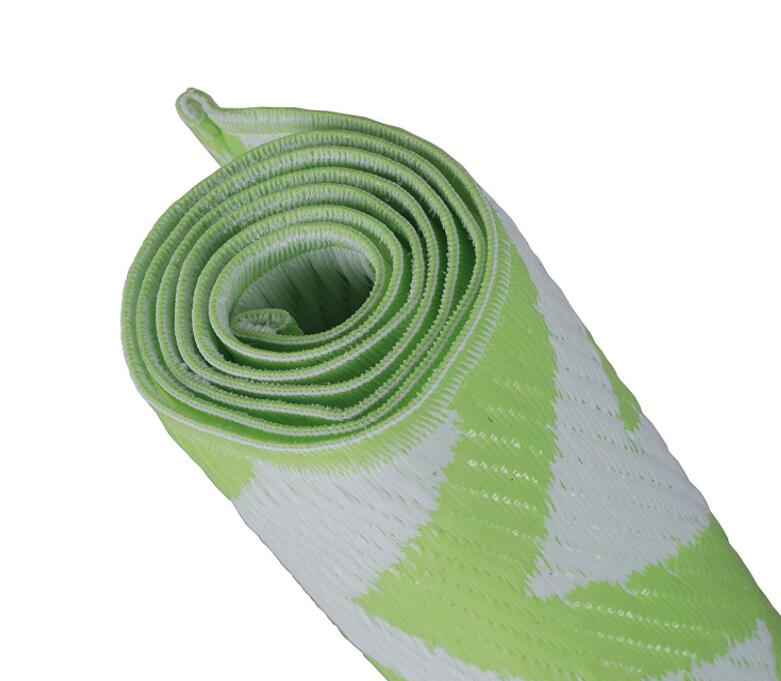 China outdoor folding or rolling beach polypropylene custom design rugs