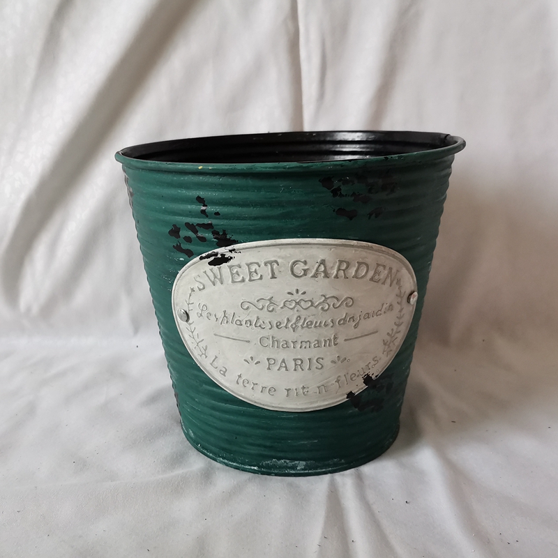 Round zinc pot
