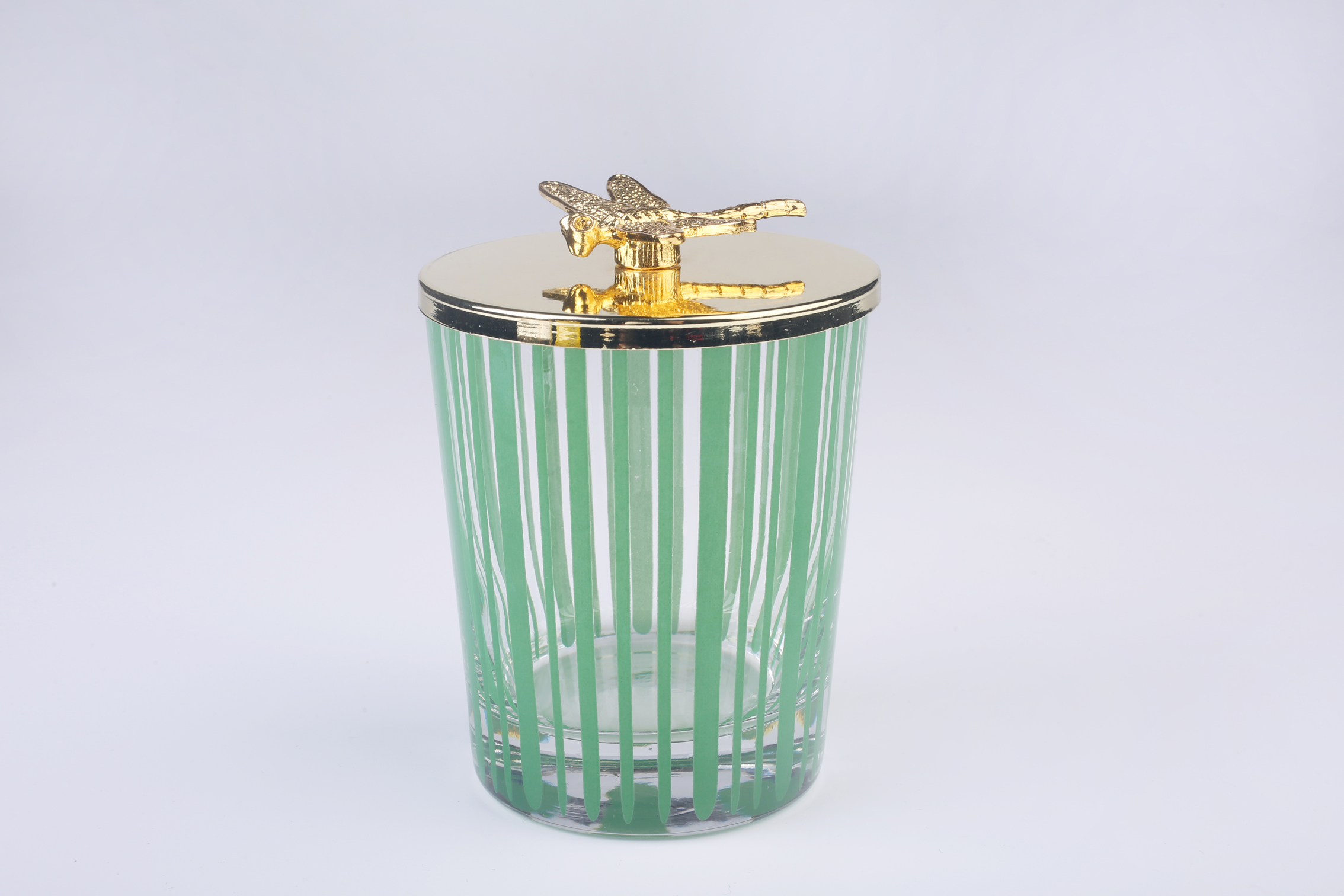 Soda tumbler with metal butterfly lid and decal