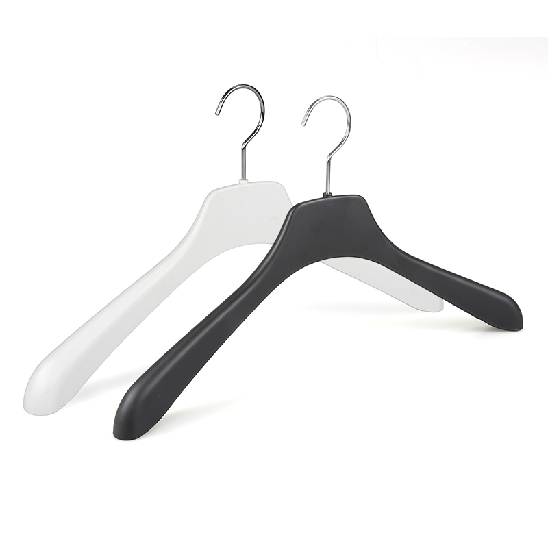 Wide shoulder plastic coat/jacket hangers black