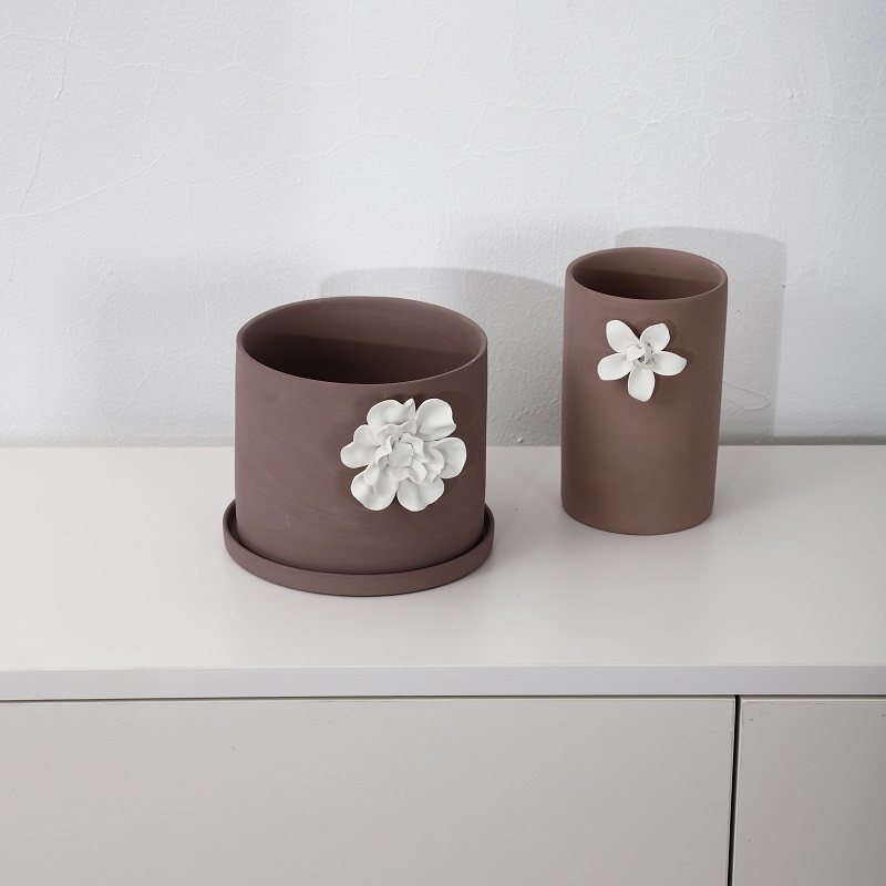 Ceramic flower pot with saucer