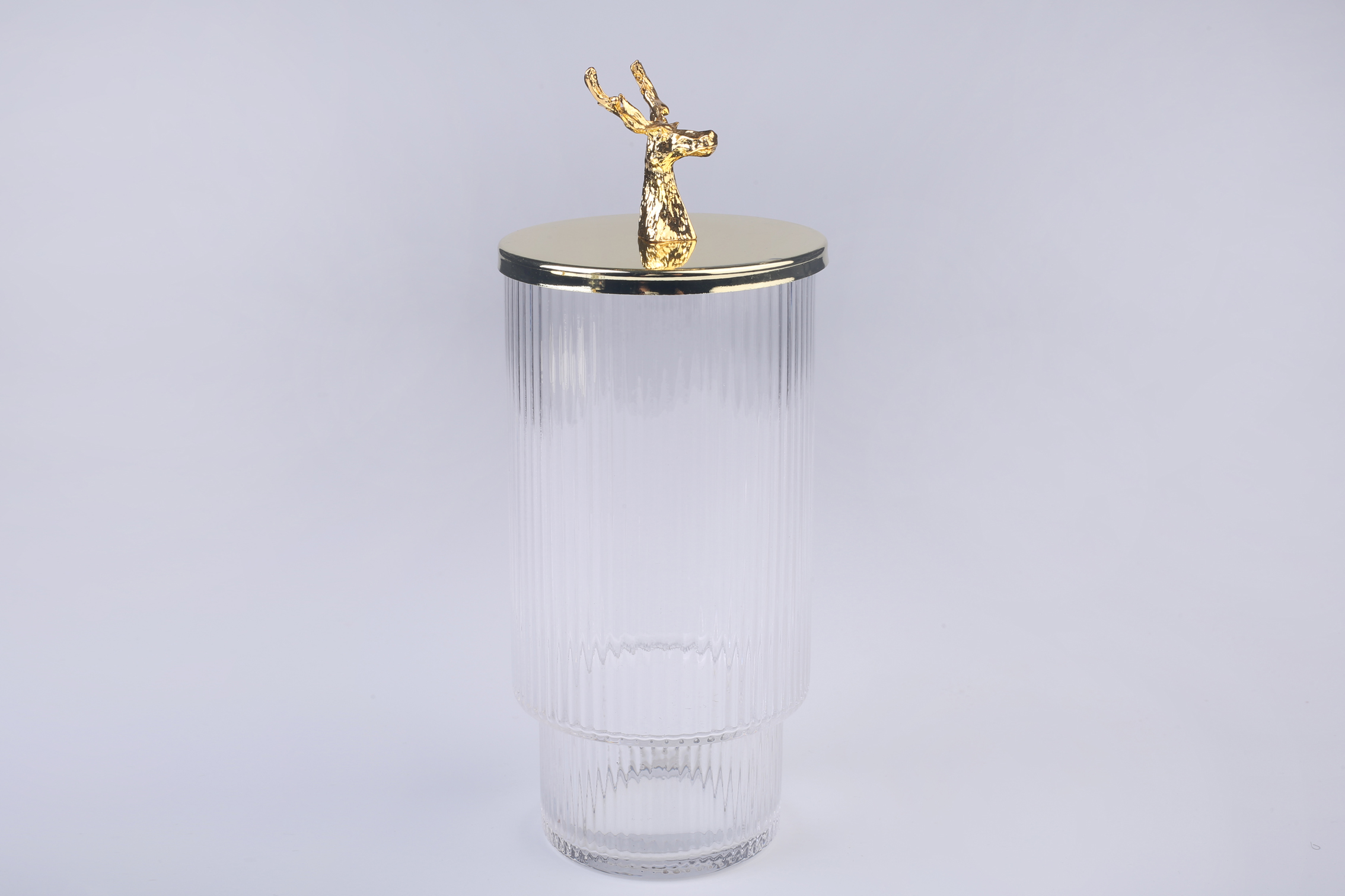 Soda tumbler with gold deer lid