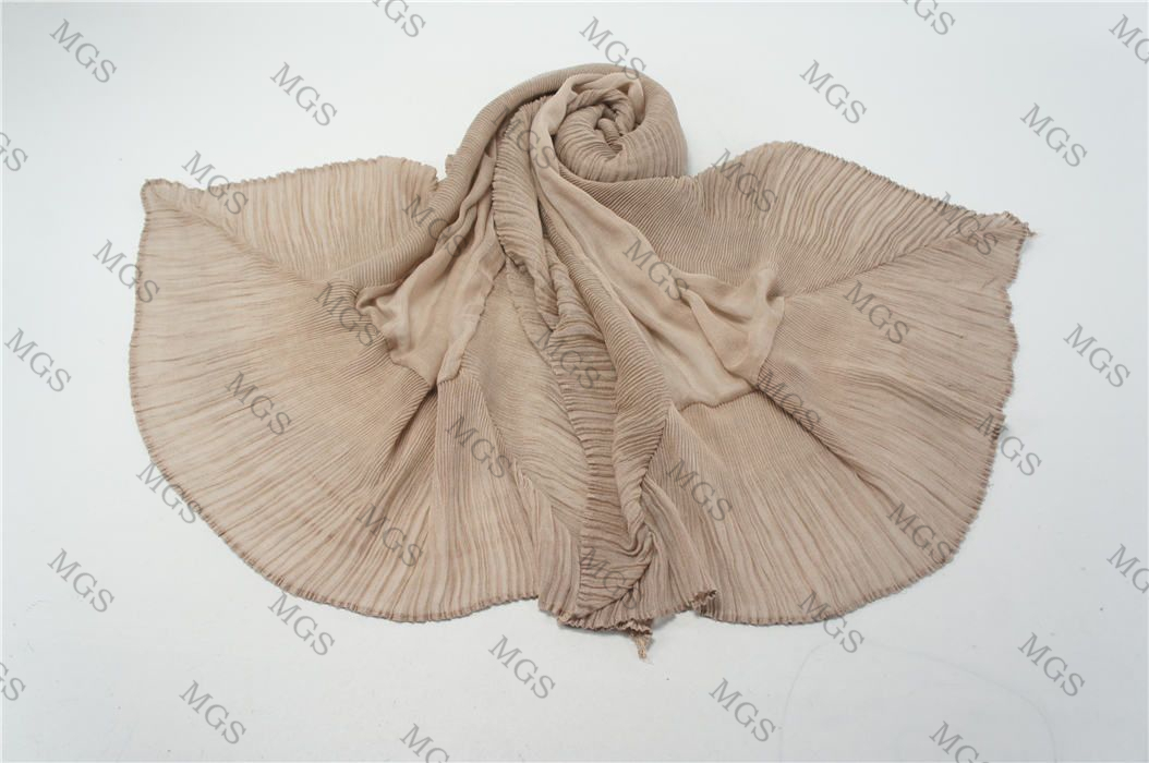 76%polyester 15%viscose 6%nylon 3%wool woven scarf