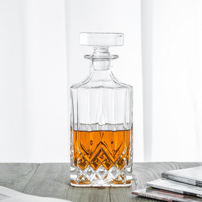 Whiskey decanter