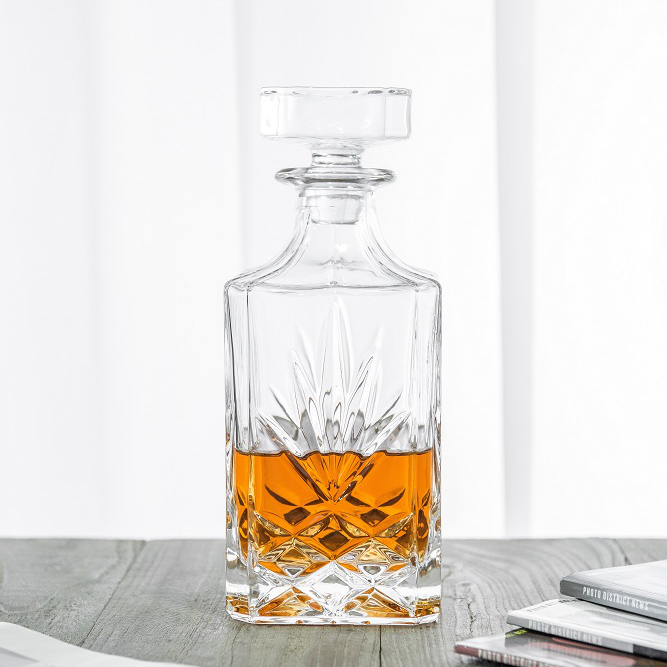 Whiskey decanter
