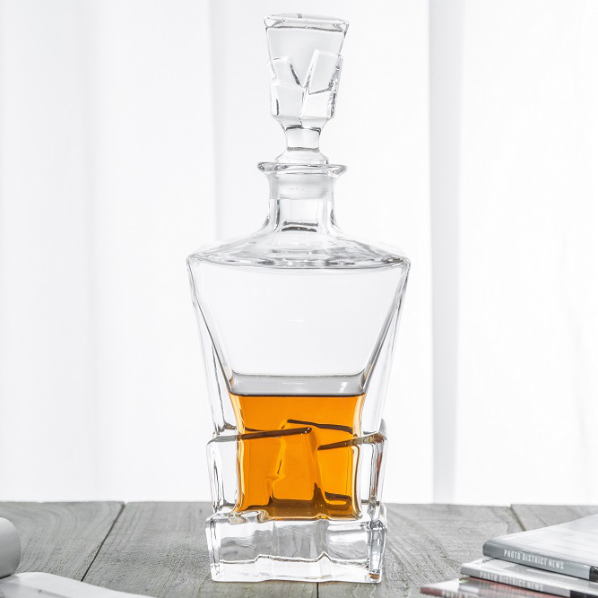 Whiskey decanter