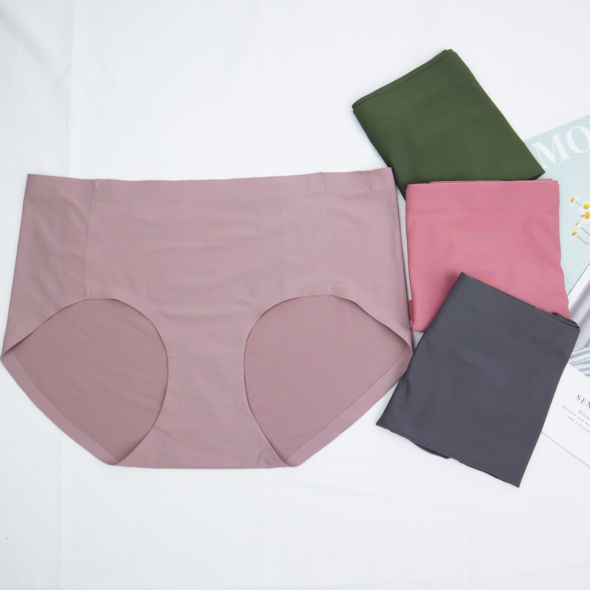 Women's traceless briefs