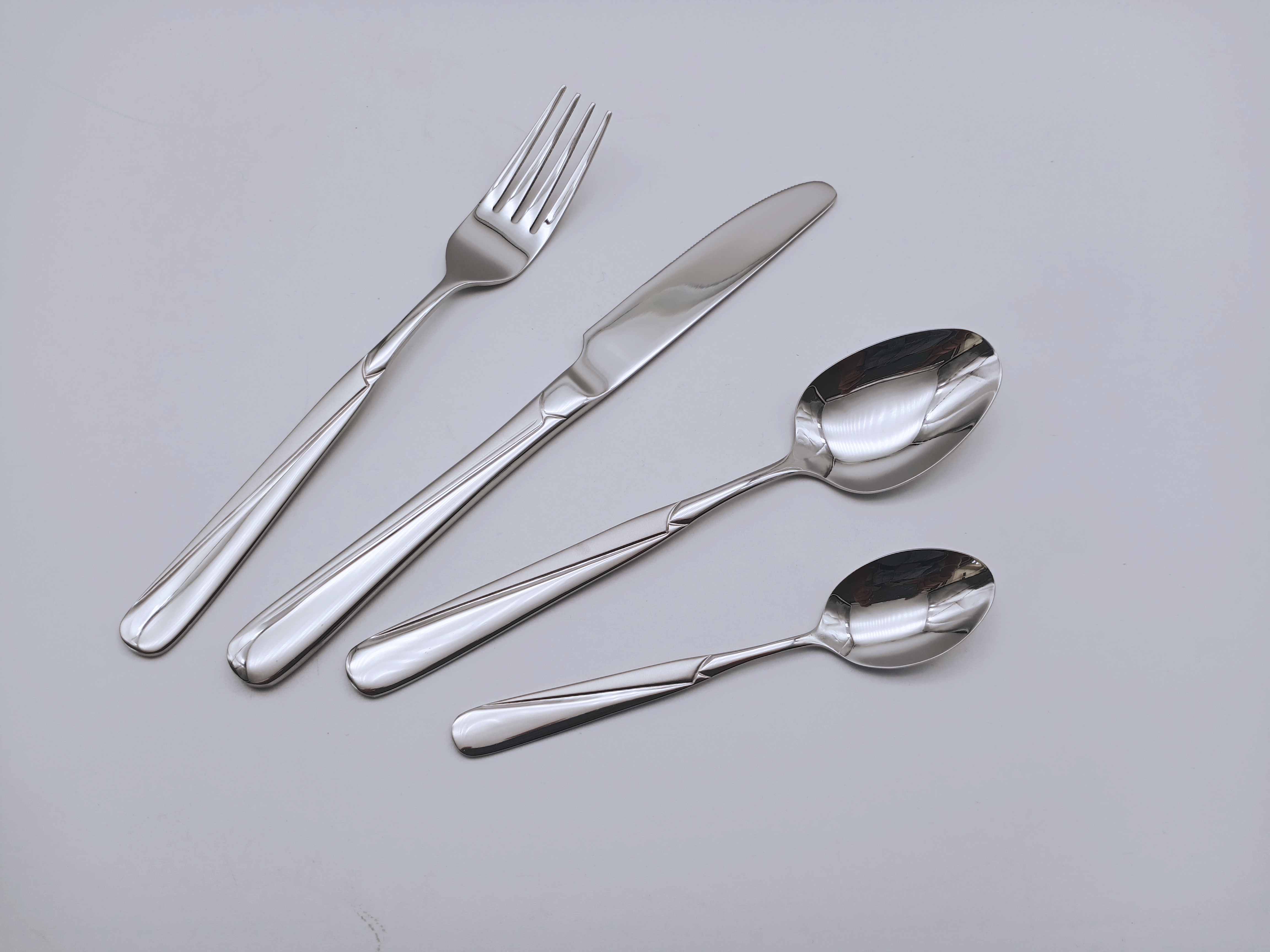 Unique design handle sand blast stainless steel cutlery spoon fork knfie flatware set