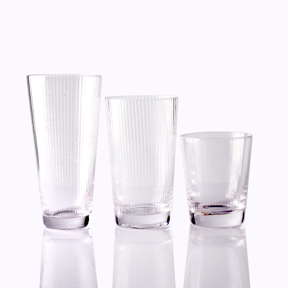 Inventory.Vertical grain glasses set of three pieces, three pieces of high, medium and small goblet water cup