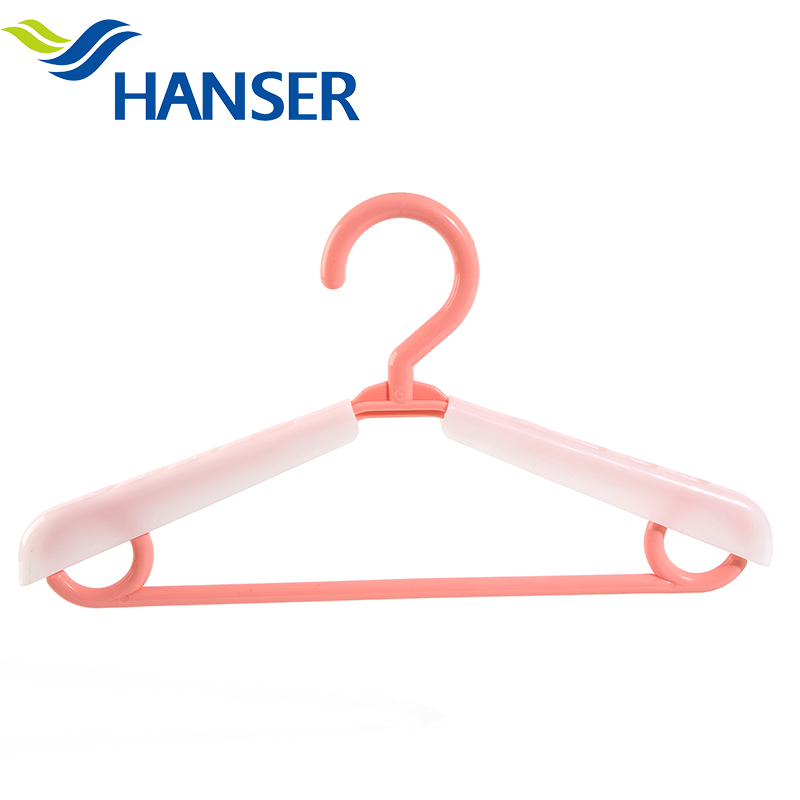 Children's retractable hanger