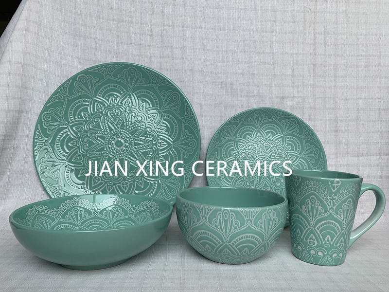 stoneware dinner set with Embossed Reactive glaze