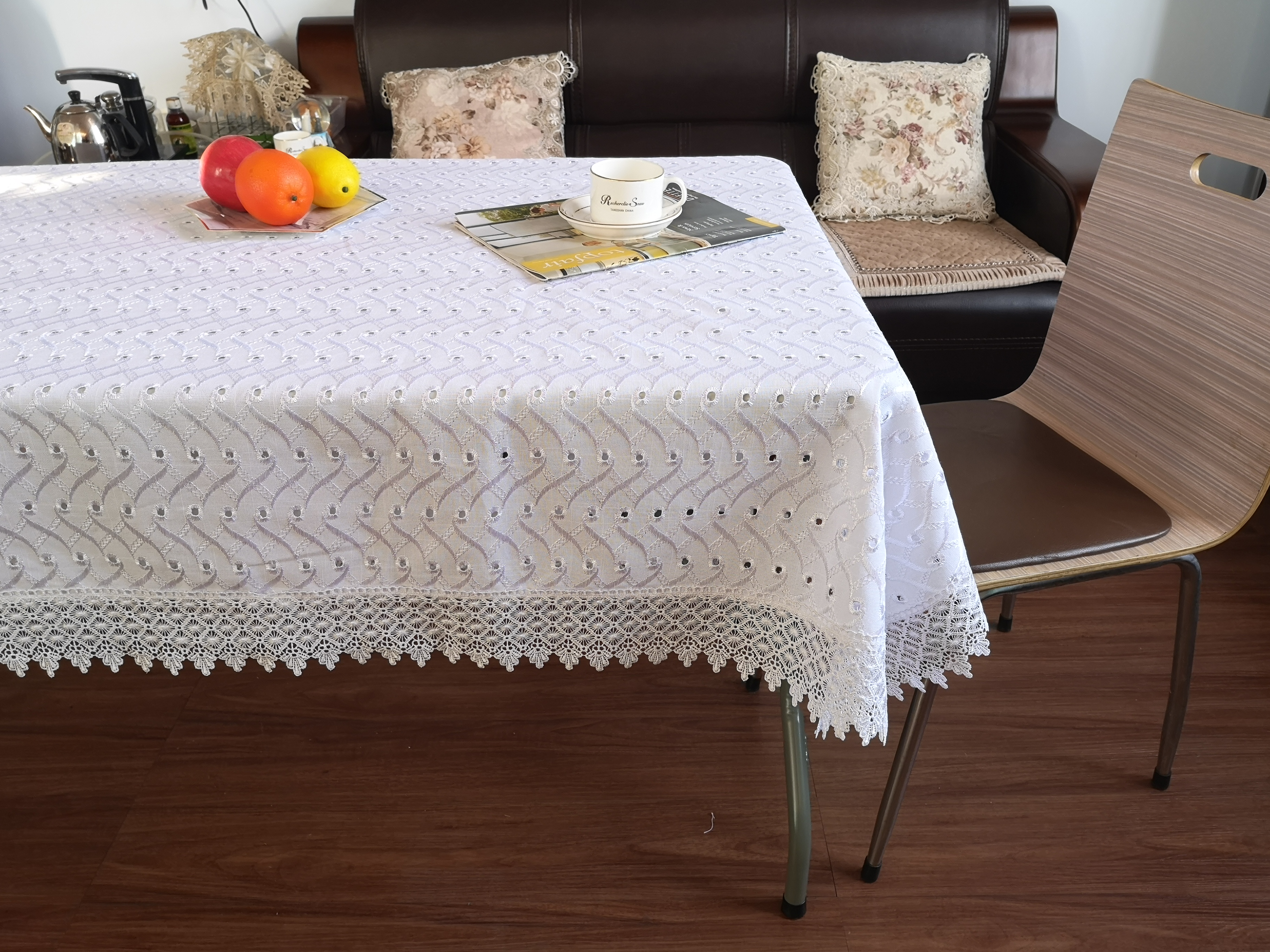 embroidery table cloth with lace from factory/Hailande