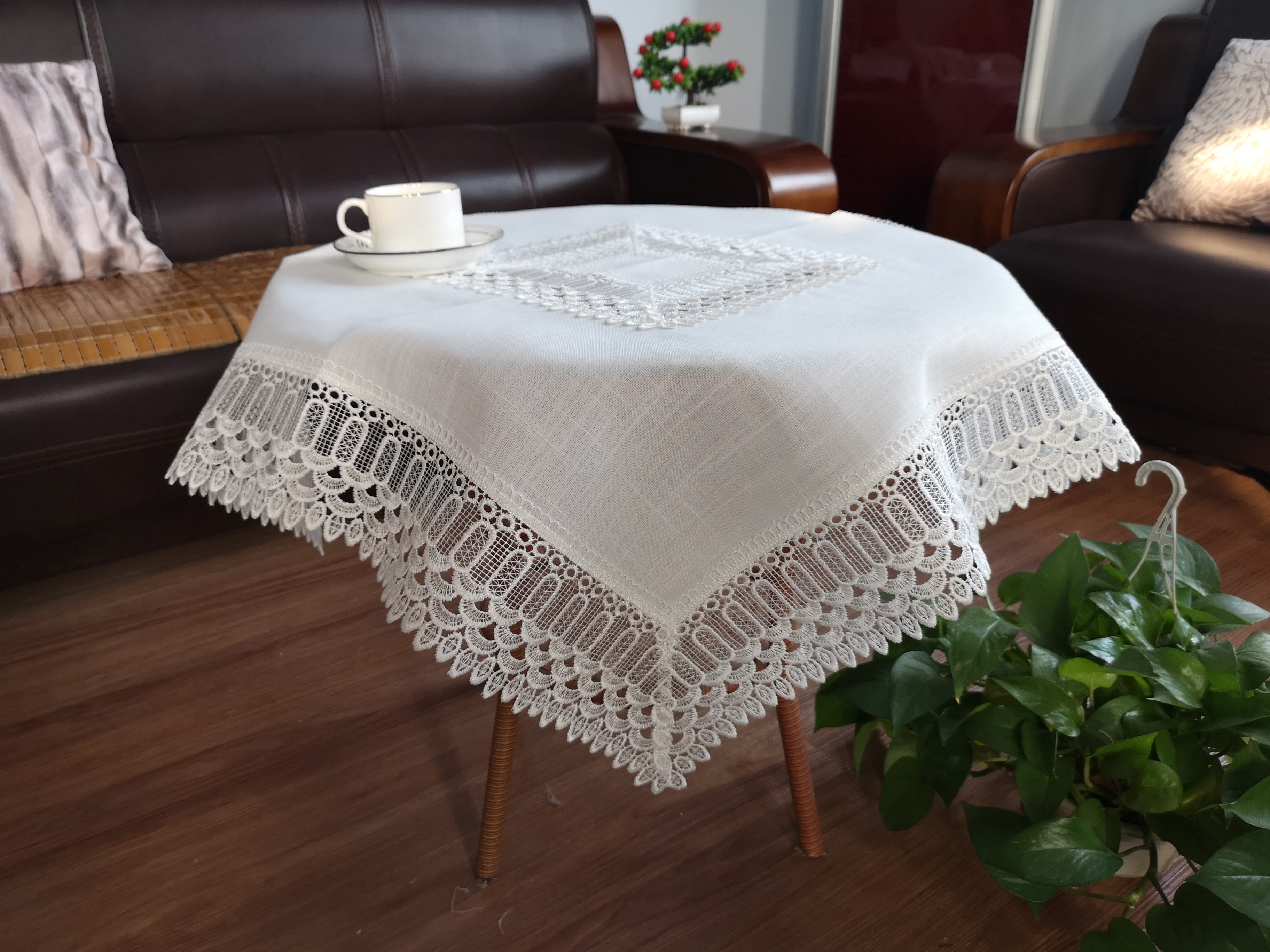 Lace table cloth from factory/Hailande