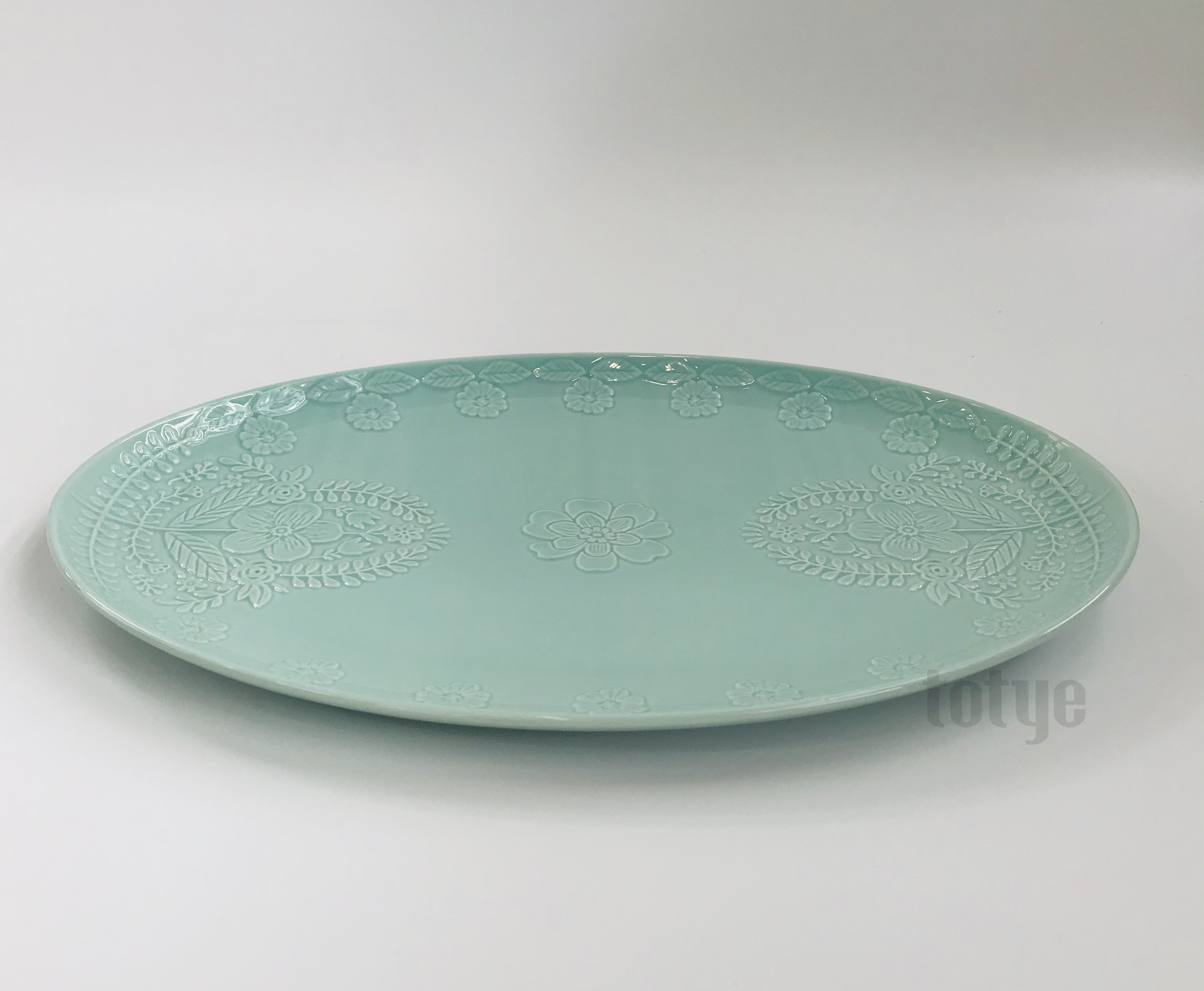 Stoneware color glaze plate