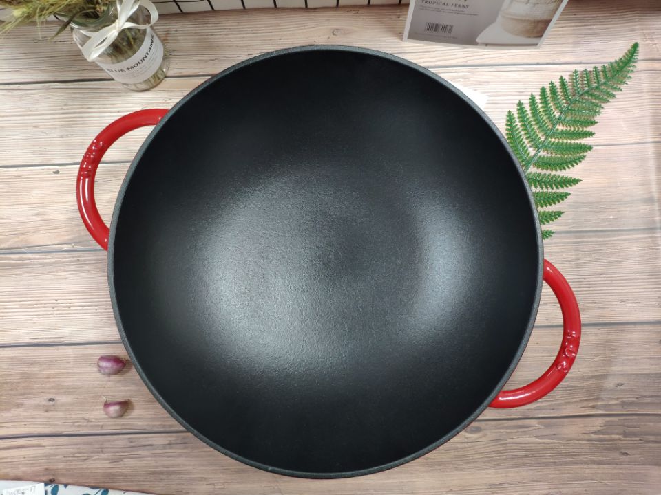 Cast iron wok, enamel