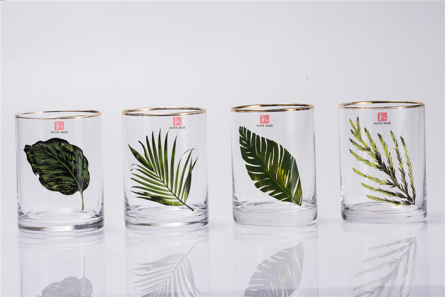 Clear glass tumbler with leave design