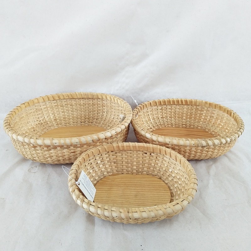 Hand-woven rattan baskets are for fruit baskets