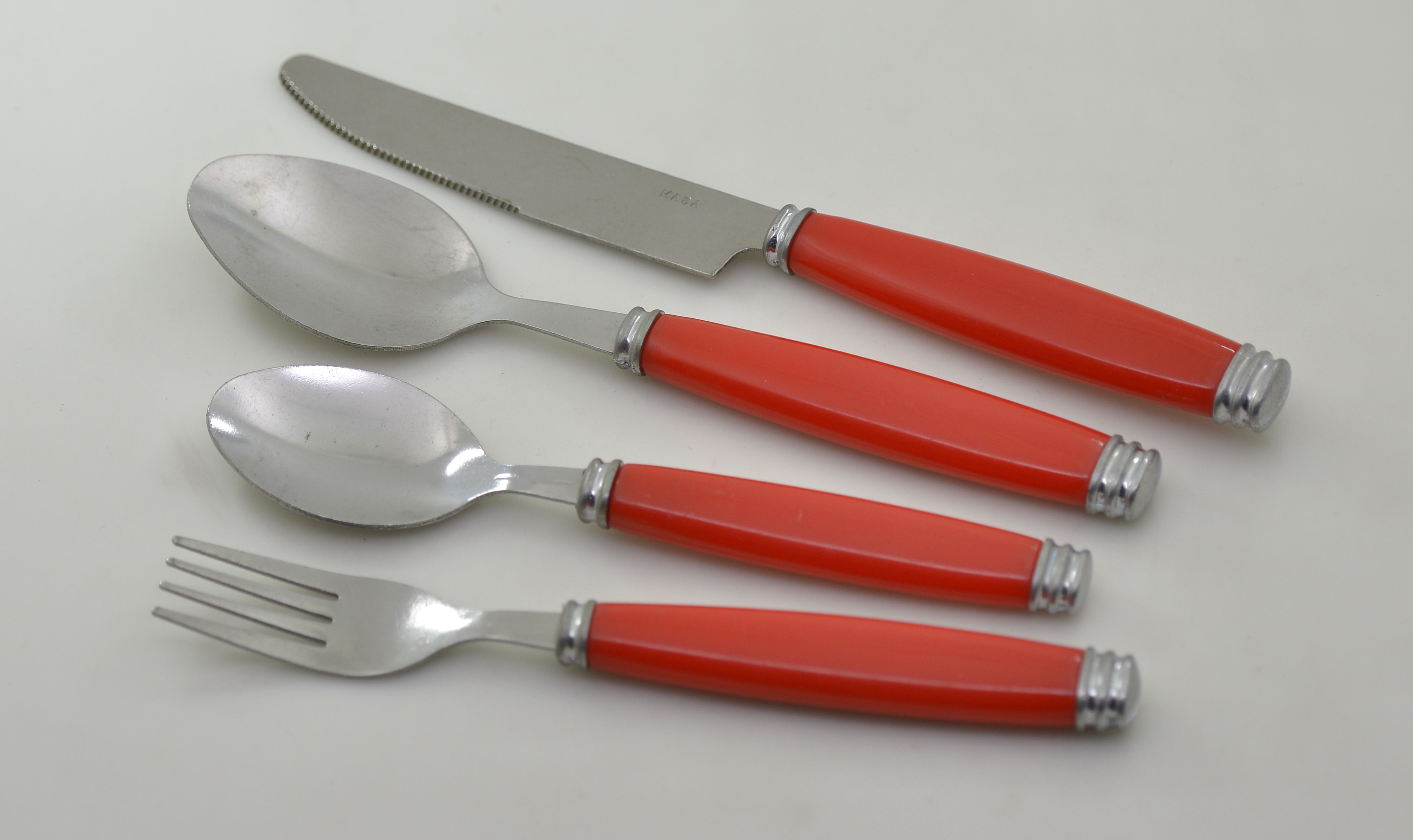 Traditional handle plastic flatware