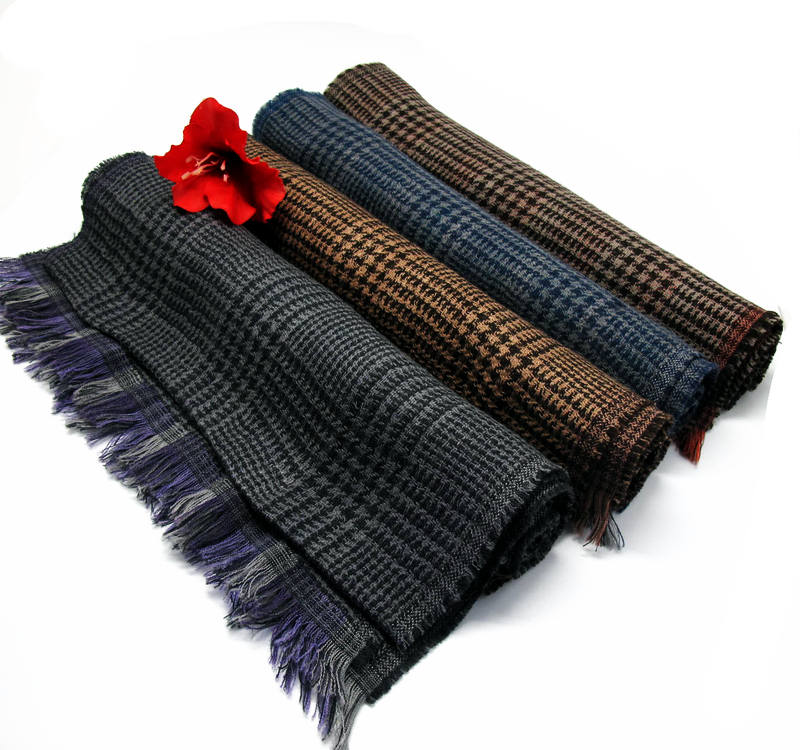 Men's reversible worsted scarf
