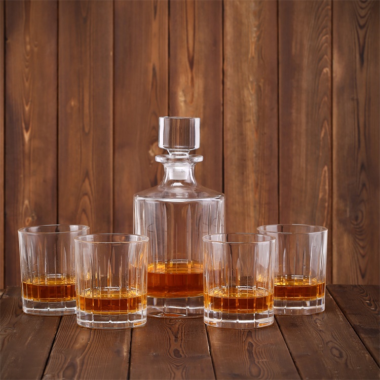 Whiskey glass set