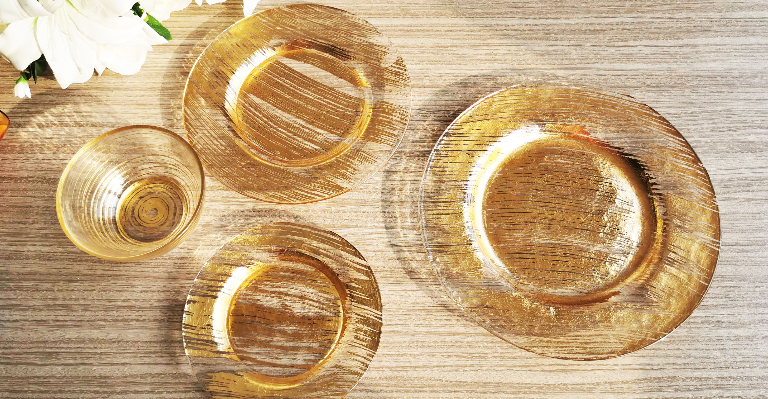 S/3 Machine Spun Glass Charger Plates。GLASSWARE
