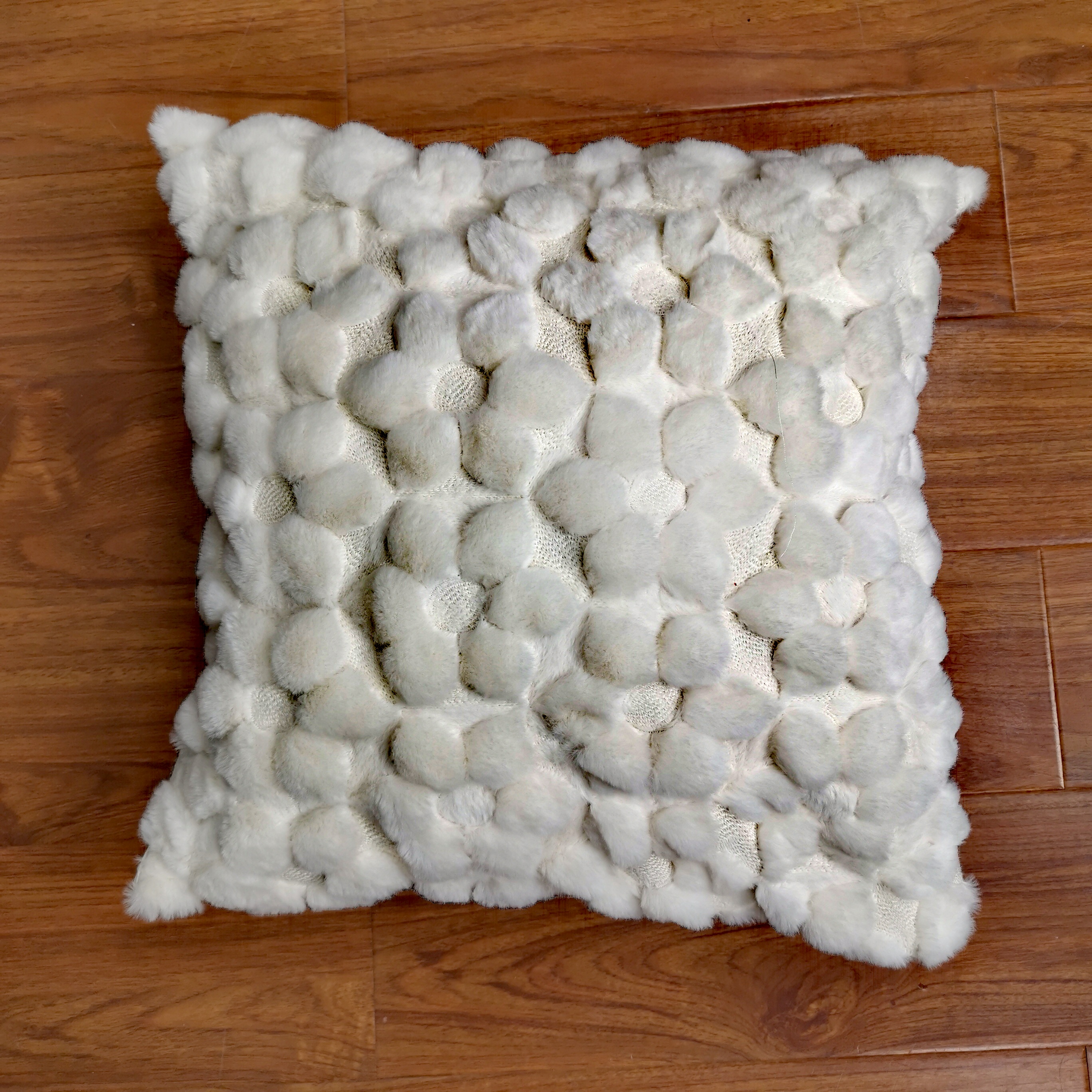 100% polyester embroidery velvet cushion