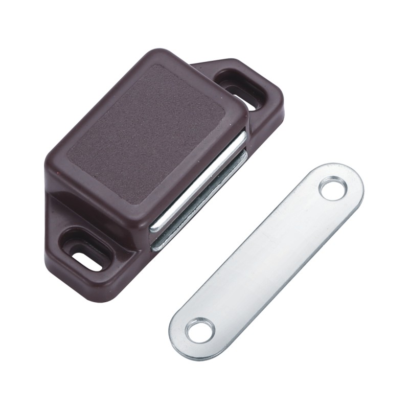 Magnetic door catch