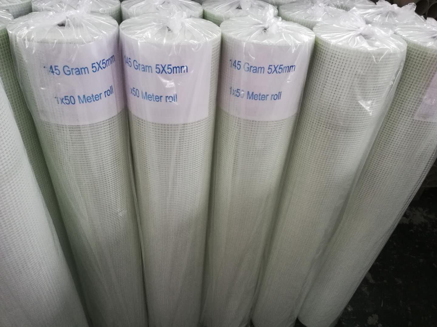 Alkaline resistant fiberglass mesh