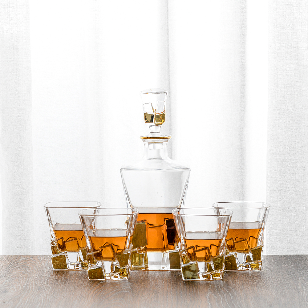 Whiskey glass set