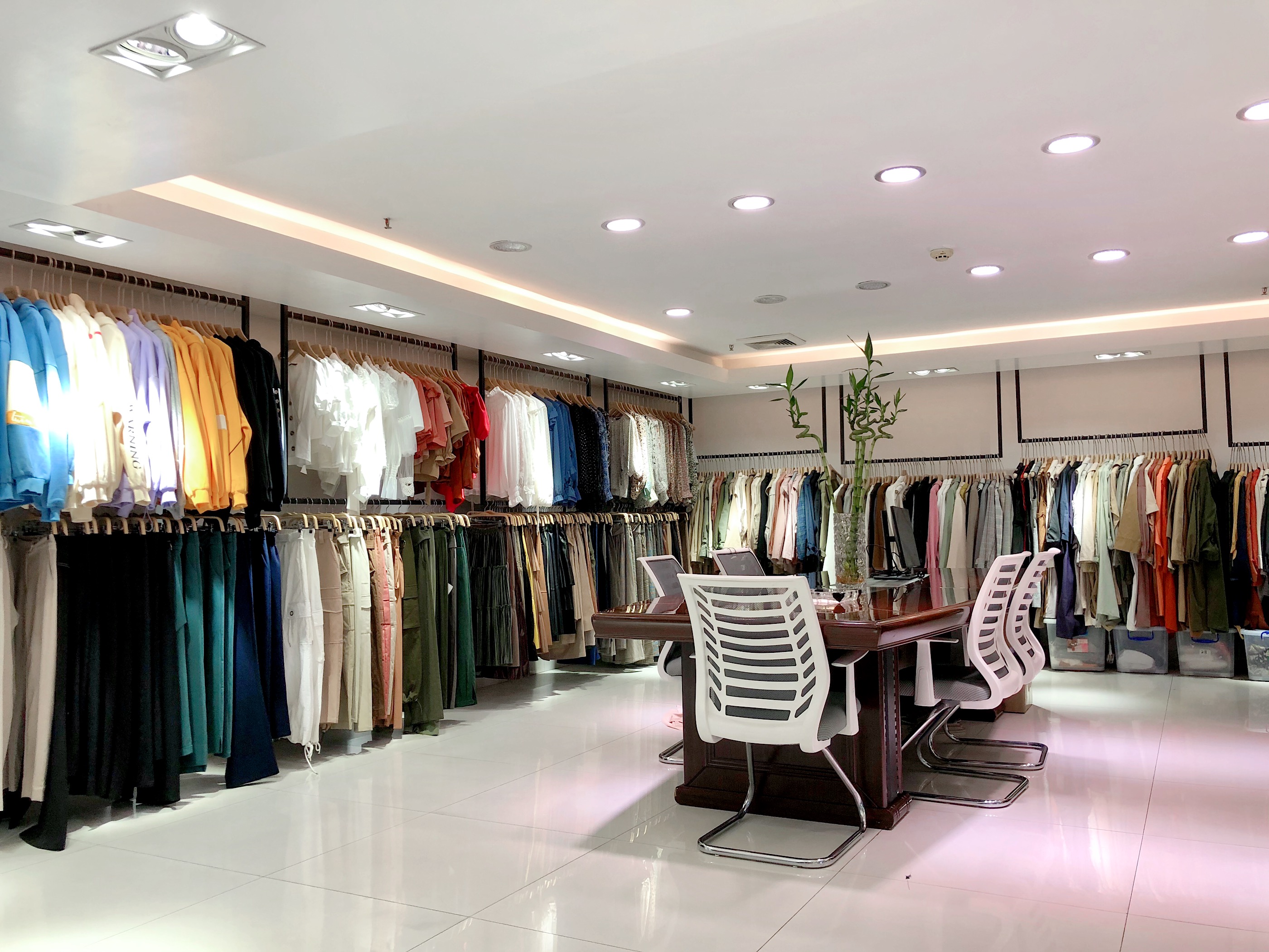 Guangdong Yilong Clothing Co., Ltd. – Women's skirts 1