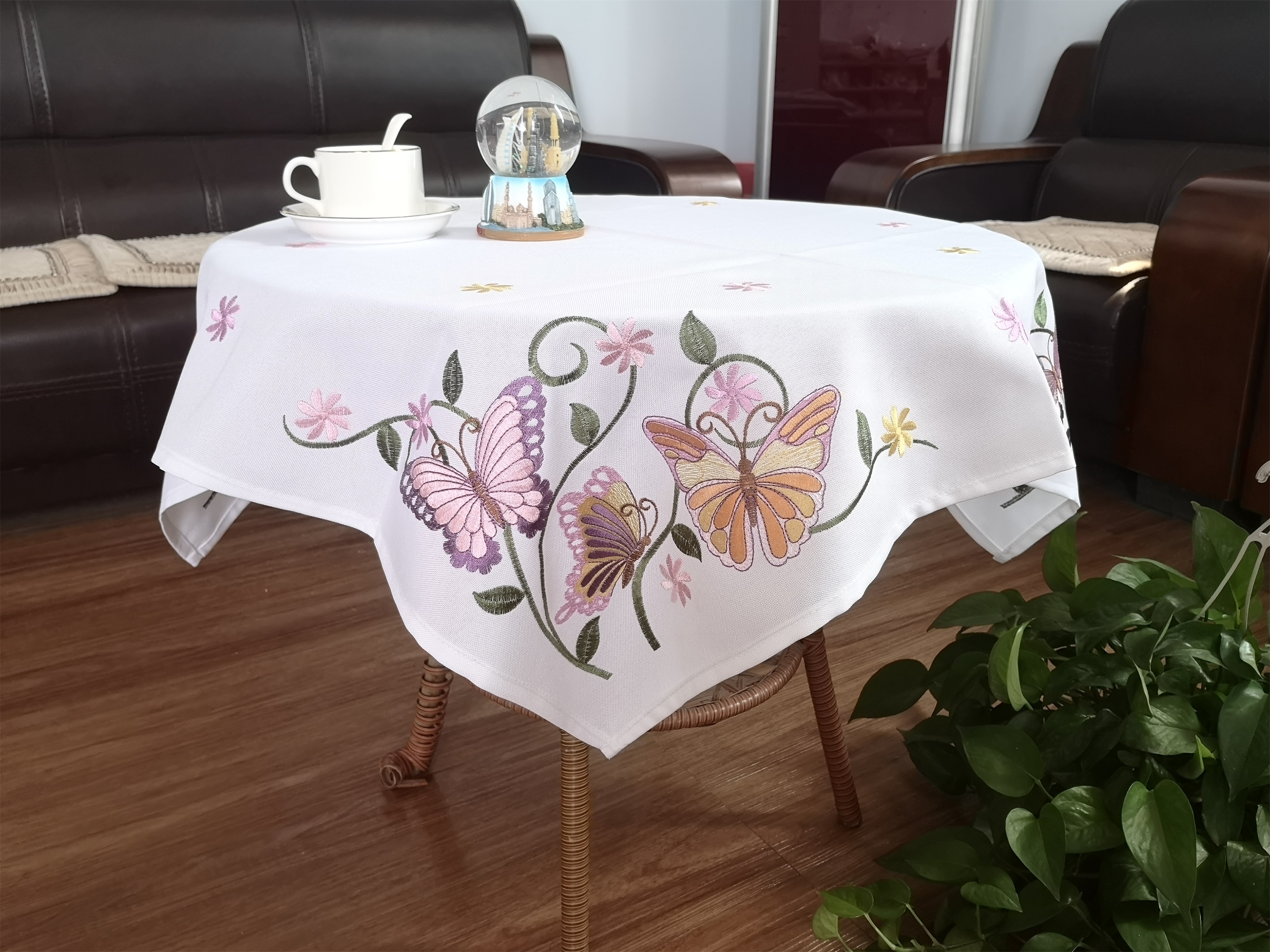 Embroidery table cloth from manufacturer