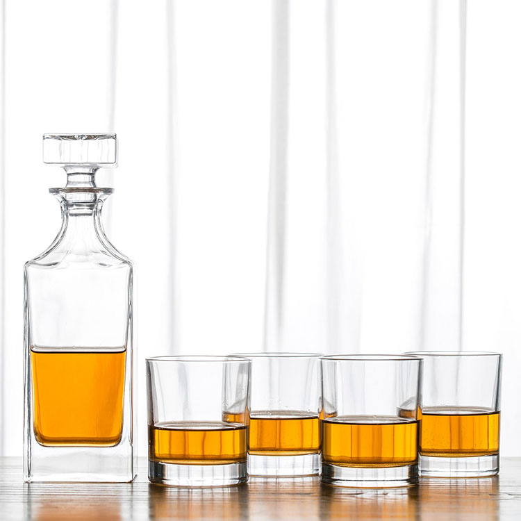 Whiskey glass set