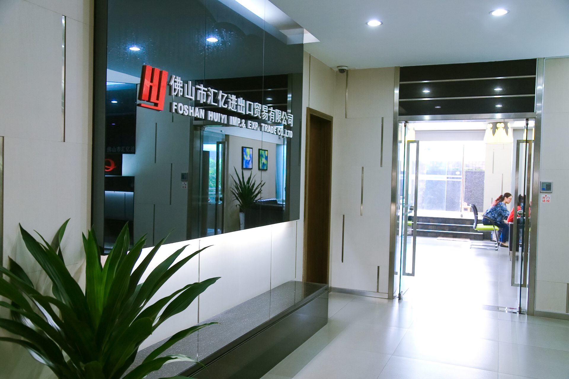 Foshan Huiyi Import and Export Trading Co., Ltd. – Jacuzzi 1