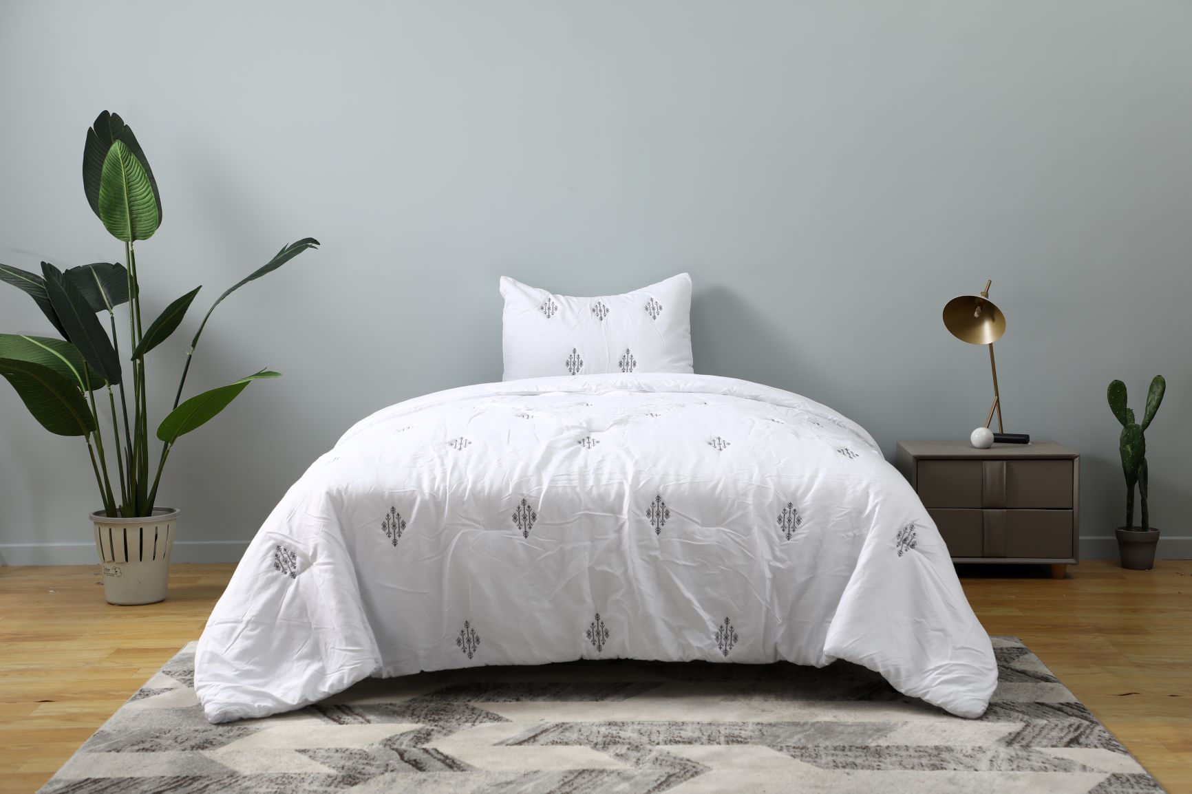 Fashion Embroidery Microfiber comforter set