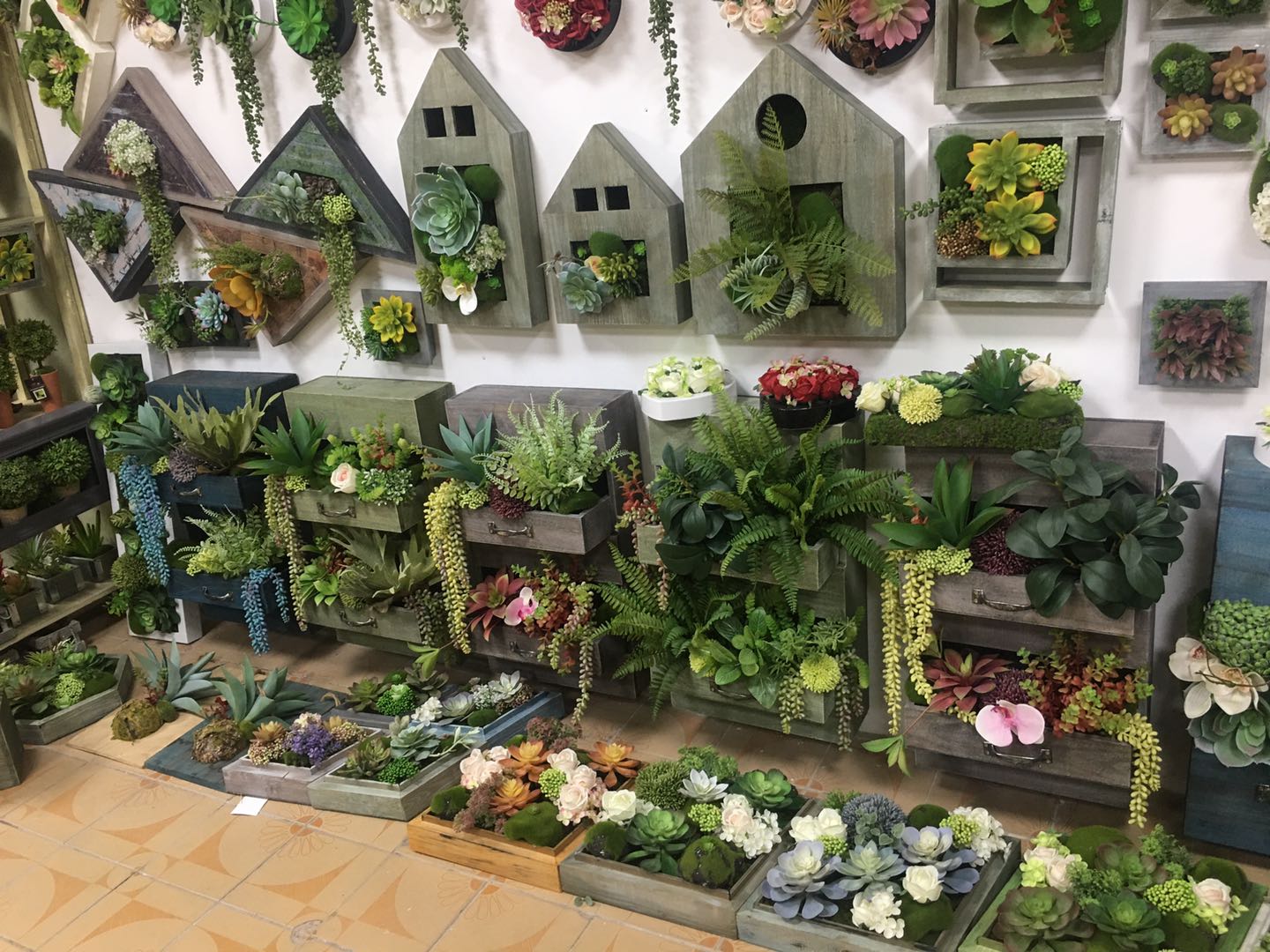 Shenzhen Meizhi Jin Handicrafts Co., Ltd. – other decorations 3