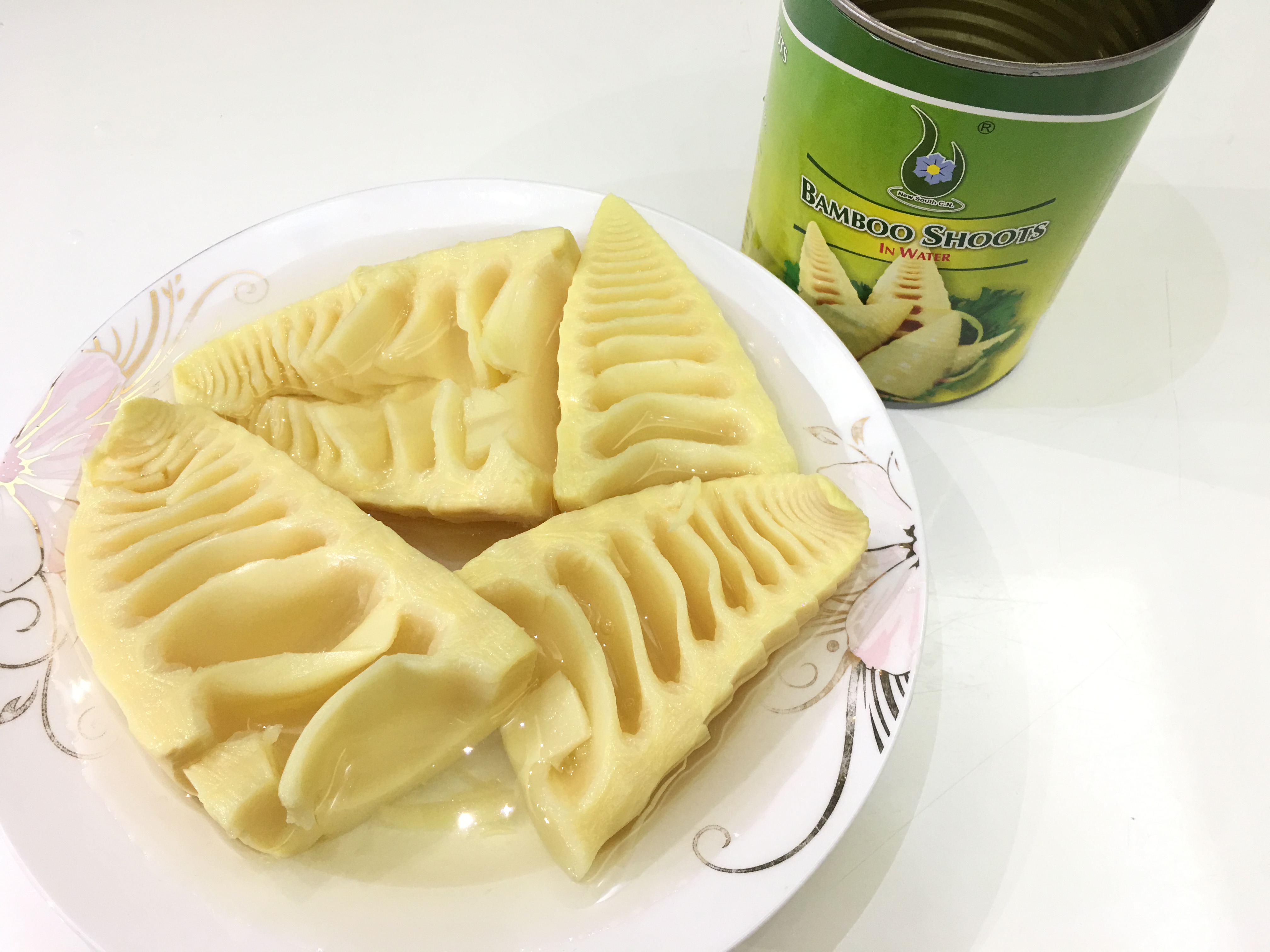 Canned bamboo shoots