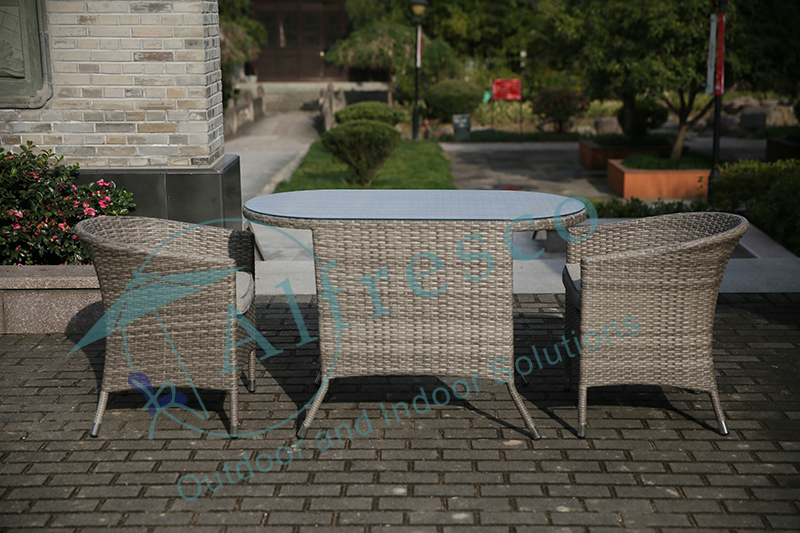 Alum rattan dining set