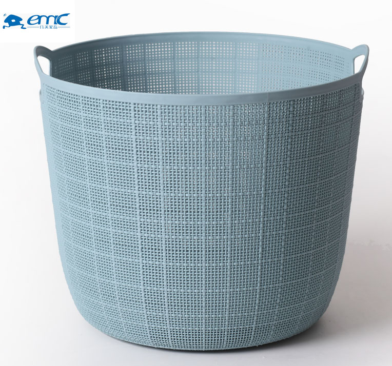 1plastic storage basket(large)