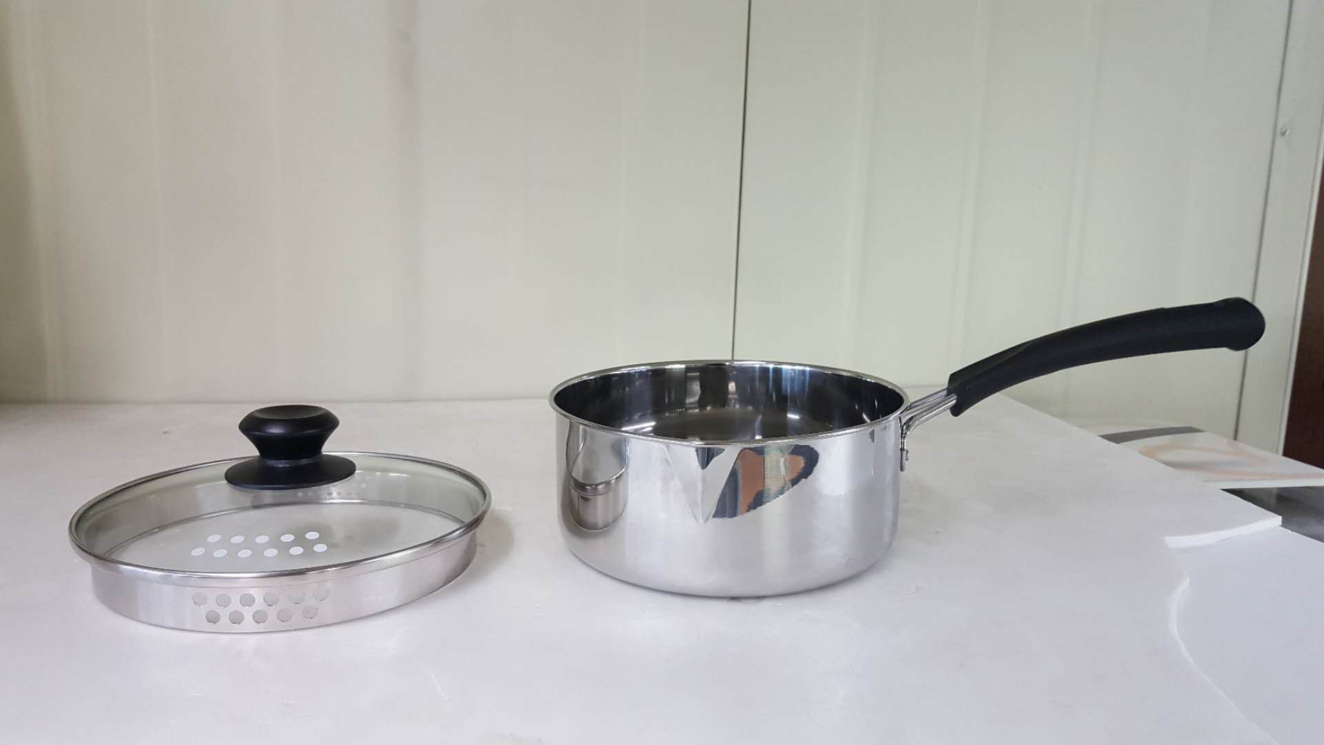 pouring-lip sauce pan