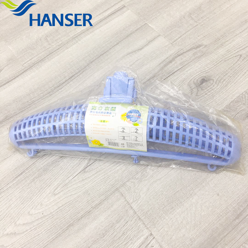 Wide coat hanger